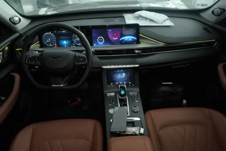 Used Chery Tiggo 8 PLUS 2021 290TGDI DCT Luxury Edition Center Console