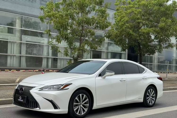 Used Lexus ES 2020 300h Premier Edition Exterior 9