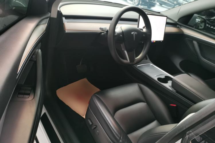 Used Tesla Model Y 2021 Long-Range All-Wheel-Drive Version 3D7