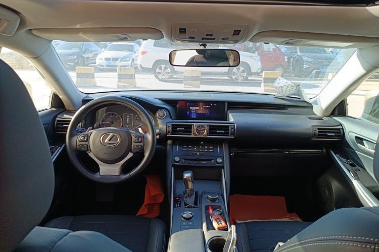 Used Lexus IS 2017 300 Leading Edition
