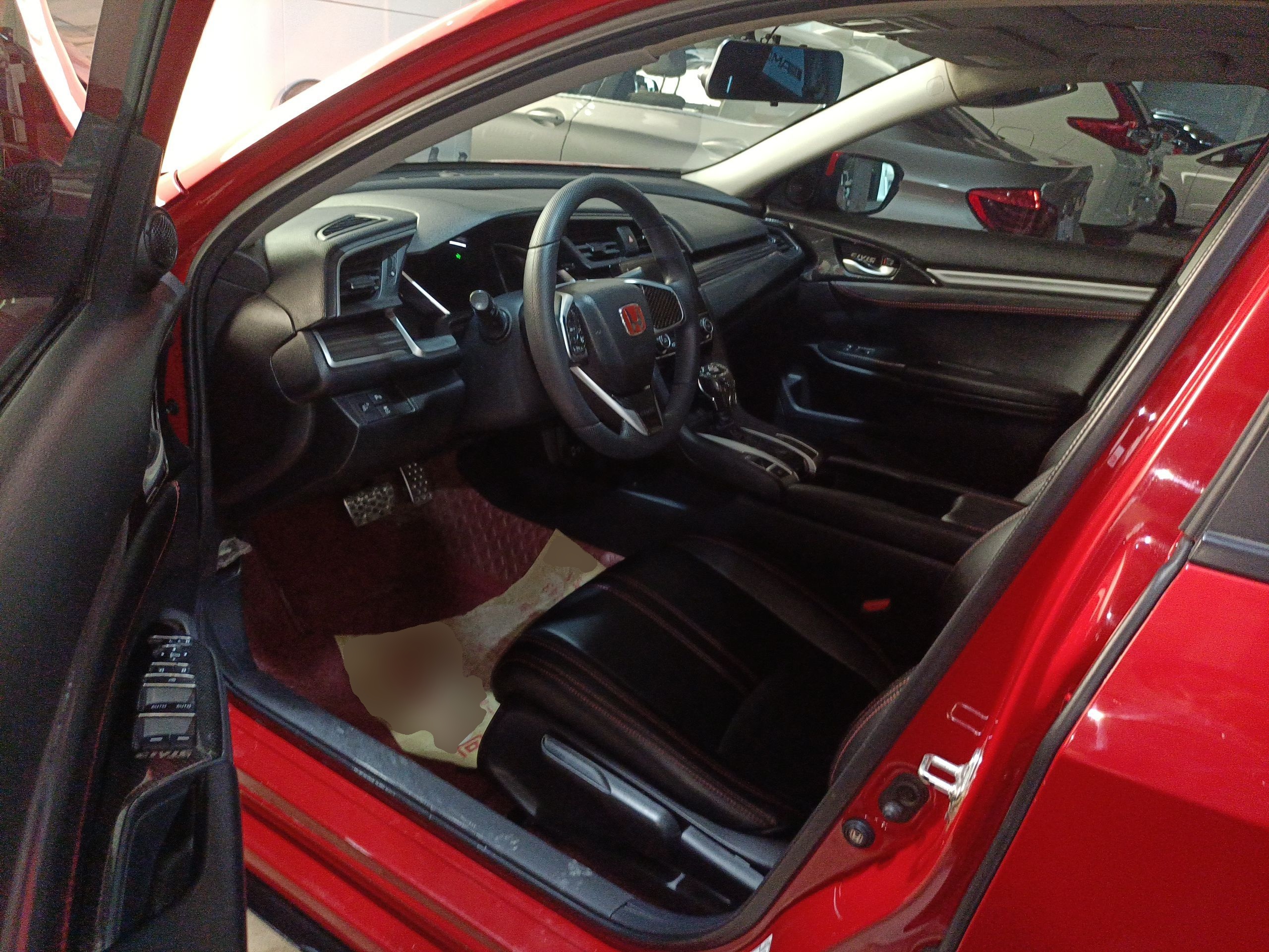 Переднее сиденье в автомобиле