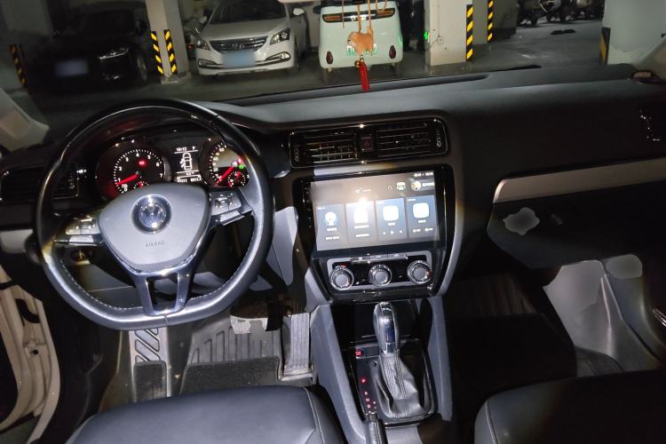 Used Volkswagen Sagitar 2018 280TSI DSG Ignite Edition Center Console