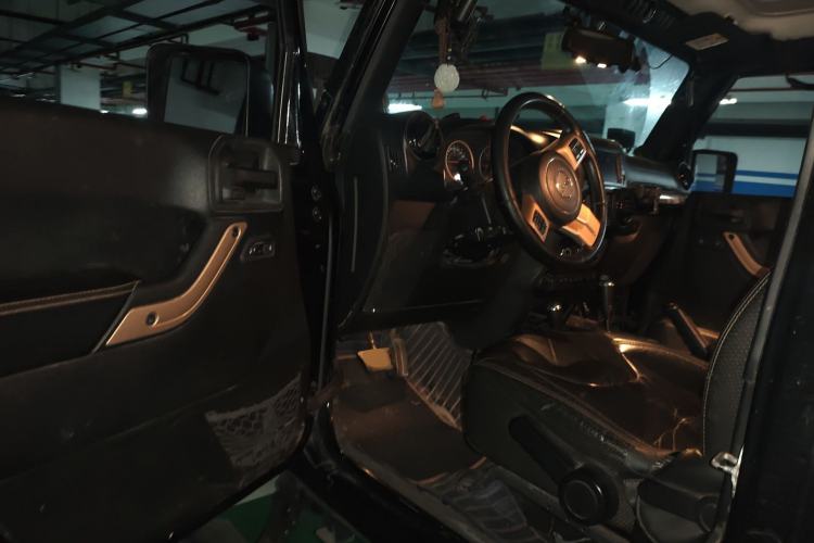 Used Jeep Wrangler 2013 3.6L Sahara Four-Door Edition Driver Seat