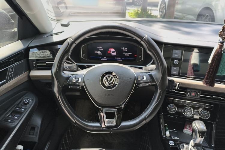 Used Volkswagen Passat 2019 330TSI Luxury Edition China VI Standard