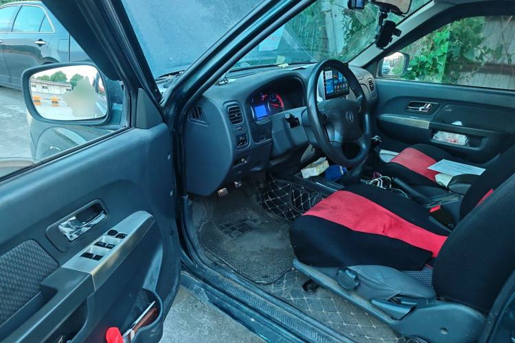 Used Dongfeng Ruichi 2015 2.5T Elite Edition Diesel Two-Wheel Drive Luxury ZD25TCI
