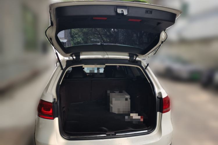 Used Volkswagen Magotan 2012 Travel Edition 2.0 TSI Luxury Version Trunk