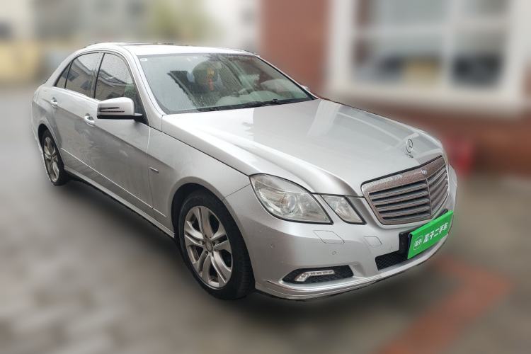 Used Mercedes-Benz E-Class 2010 E 200 CGI Elegant Model Front Right 45 Deg