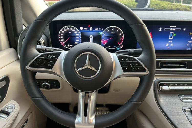 Used Mercedes-Benz V-Class 2024 V 300 L Long Wheelbase Prestige Edition Interior 7