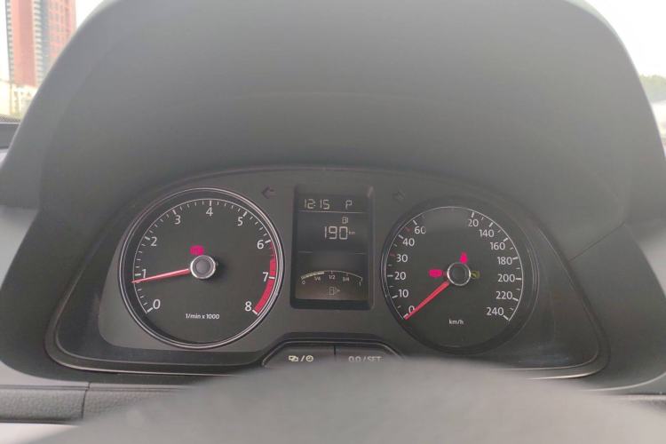 Used Volkswagen Gran Lavida 2013 1.6L Automatic Fashion Model
