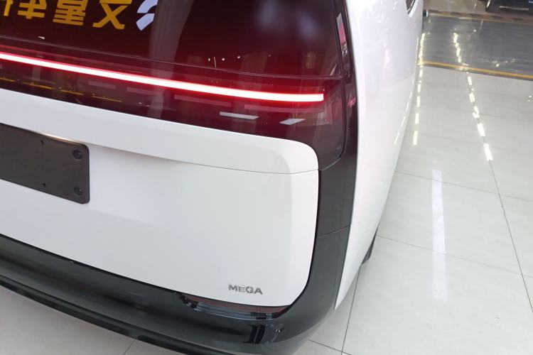 Used Li Auto MEGA 2025 Home Family Special Edition
