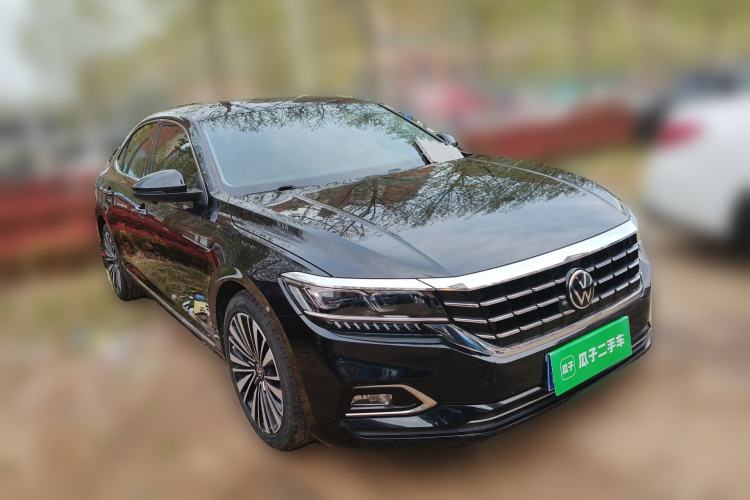 Used Volkswagen Passat 2020 Revised Version 330TSI Luxury Edition China VI Standard Front Right 45 Deg
