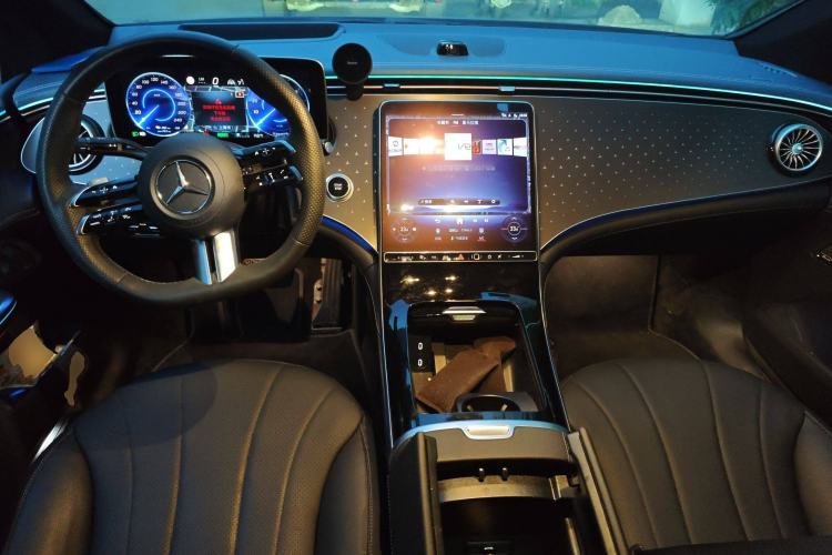 Used Mercedes-Benz EQE 2022 350 First Edition Special Version Center Console