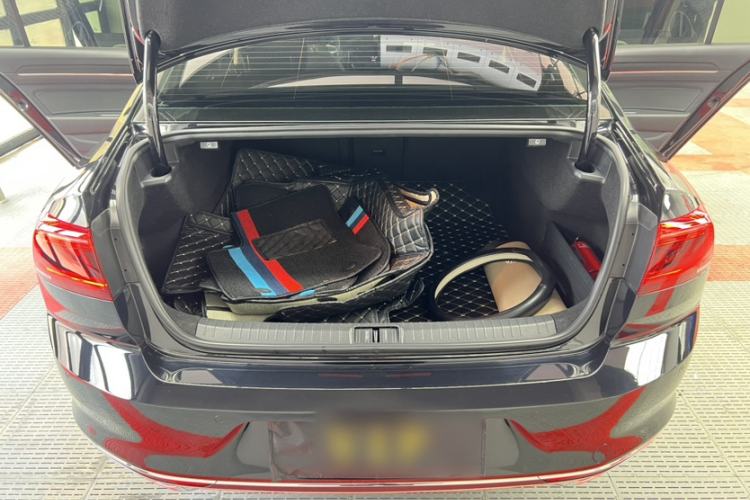 Used Volkswagen Magotan 2020 330TSI DSG Leading Model Trunk