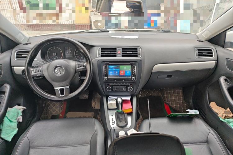 Used Volkswagen Sagitar 2014 Revised Version 1.4TSI Automatic Luxury Edition Center Console