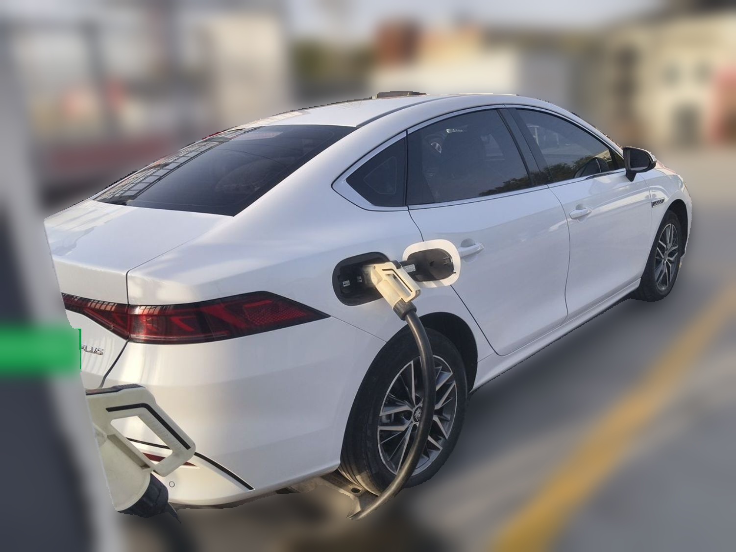 BYD Qin PLUS 2023 Champion Edition DM-i 120KM Leading Model — снимка 6