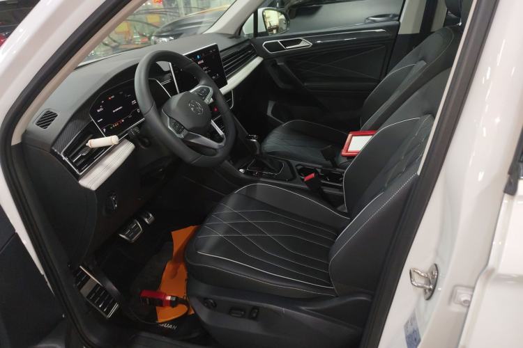 Used Volkswagen Tiguan L 2024 Outstanding Model 330TSI Automatic Two-Wheel Drive R-Line Dragon Glory Edition Left Front Seat