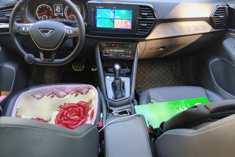 Used Jetta VS7 2020 1.4T Automatic Glory Edition Center Console