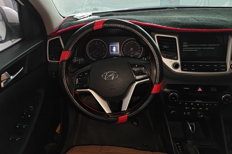 Used Hyundai Tucson 2015 1.6T Dual-Clutch Two-Wheel-Drive Smart Model Steering Wheel