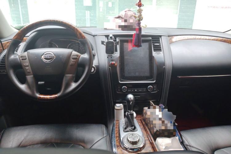 Used Nissan Patrol 2018 4.0L LinkedIn Edition Center Console