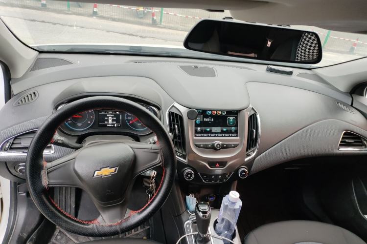 Used Chevrolet Cruze 2018 320 Automatic Pioneer Sunroof Edition
