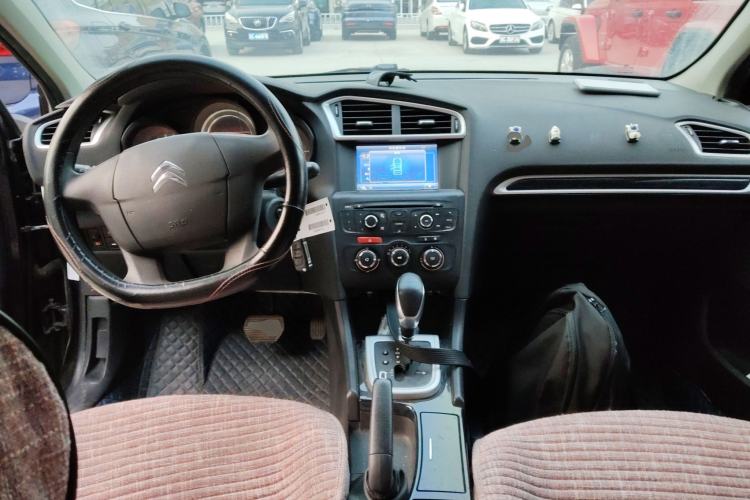 Used Citroen C4L 2013 1.8L Automatic Enjoyment Edition Center Console