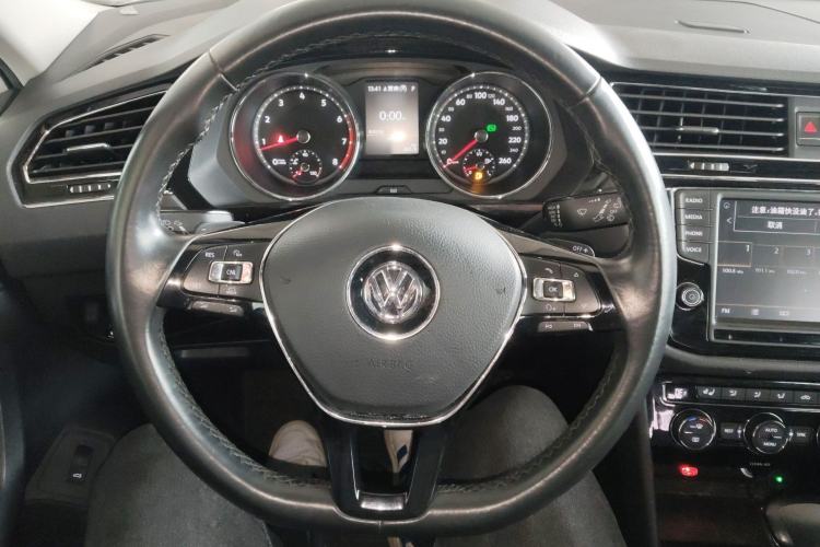 Used Volkswagen Tiguan L 2018 380TSI Automatic All-Wheel Drive Luxury Edition Steering Wheel