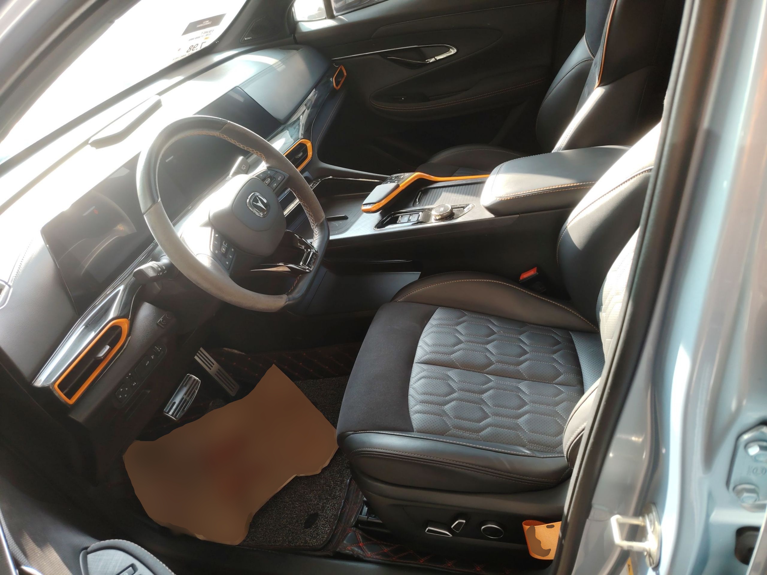 المقاعد الأمامية داخل السيارة