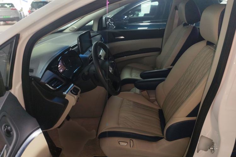 Used Buick GL8 2022 Land Cruiser Executive Class 652T Comfort Model