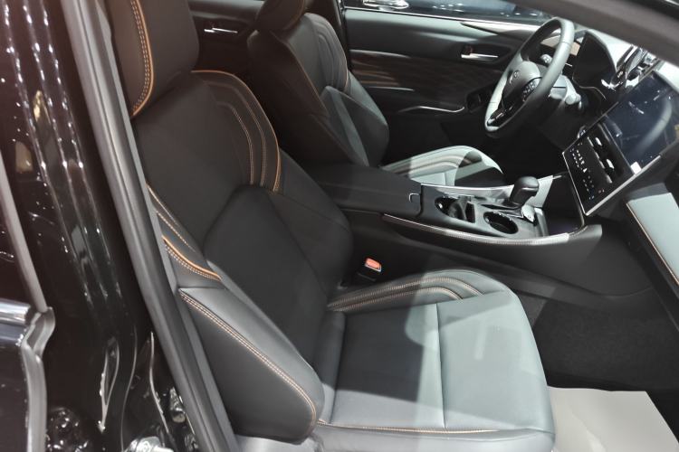 Used Toyota Avalon 2024 Dual-Motor 2.0L Luxury Edition