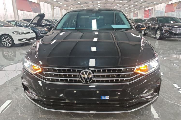 Used Volkswagen Magotan 2023 2 Million Units Limited Edition 330TSI DSG Leading Version
