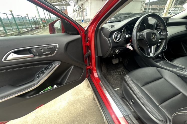 Used Mercedes-Benz GLA 2015 GLA 200 Sport Edition Interior 6