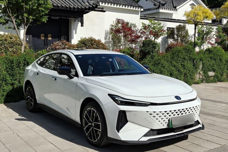 Used CHANGAN UNI-V iDD 2024 Blue Whale Smart Electric iDD 136km ZhiKu Model
