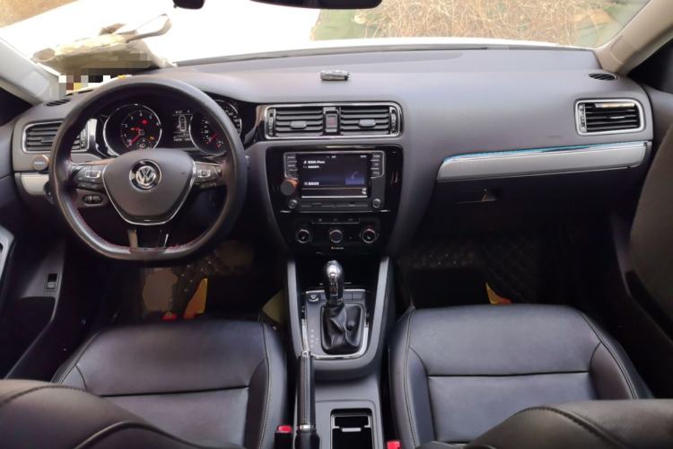 Used Volkswagen Sagitar 2018 180TSI DSG Prestige Edition Center Console