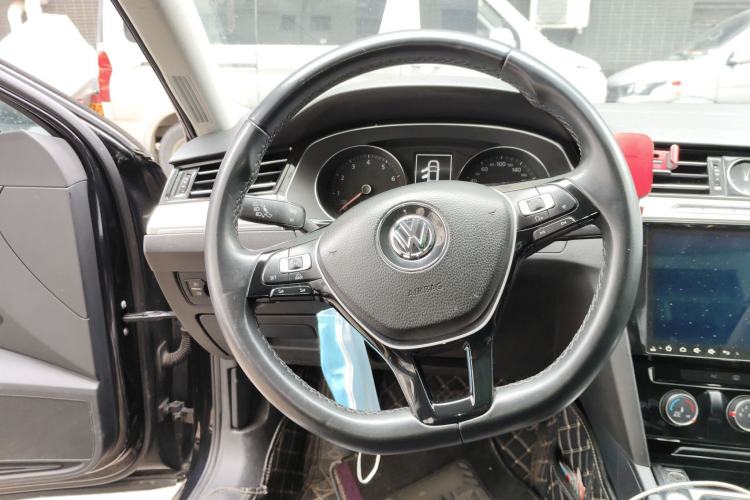 Used Volkswagen Magotan 2017 330TSI DSG Leading Model Steering Wheel