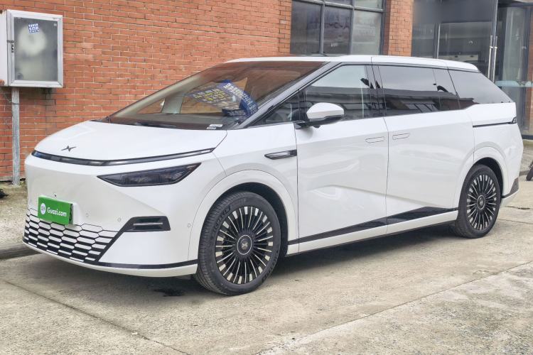 Used XPeng X9 2025 740 Ultra-Long Range Max Front Left 45 Deg