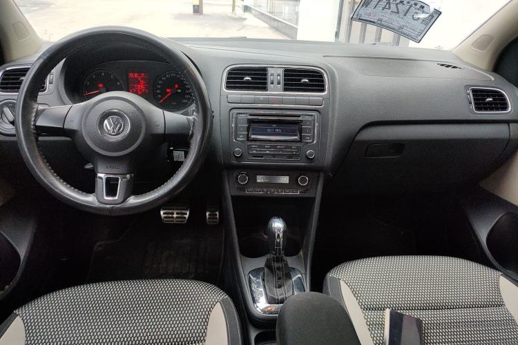 Used Volkswagen Polo 2012 1.6L Cross Polo Automatic Transmission Center Console