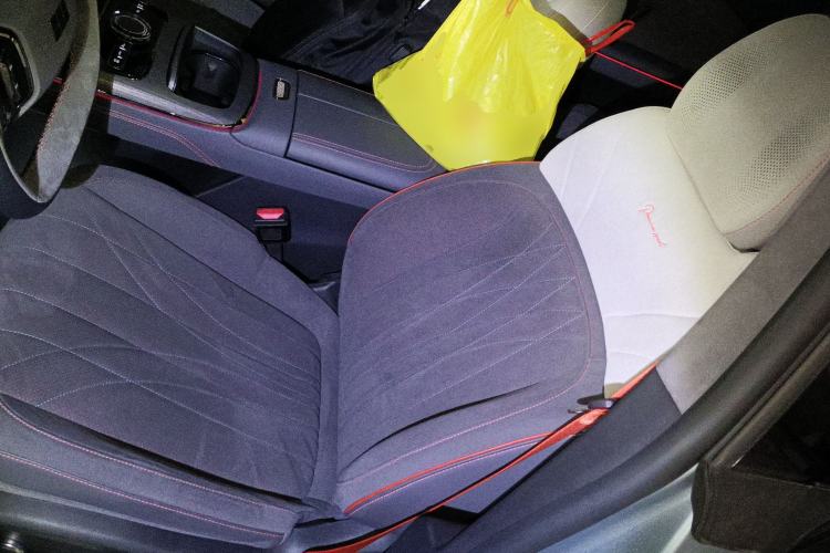 Used Geely Galaxy E8 2025 620 km All-Wheel Drive Starship LiDAR-Enabled Intelligent Driving Version Left Front Seat