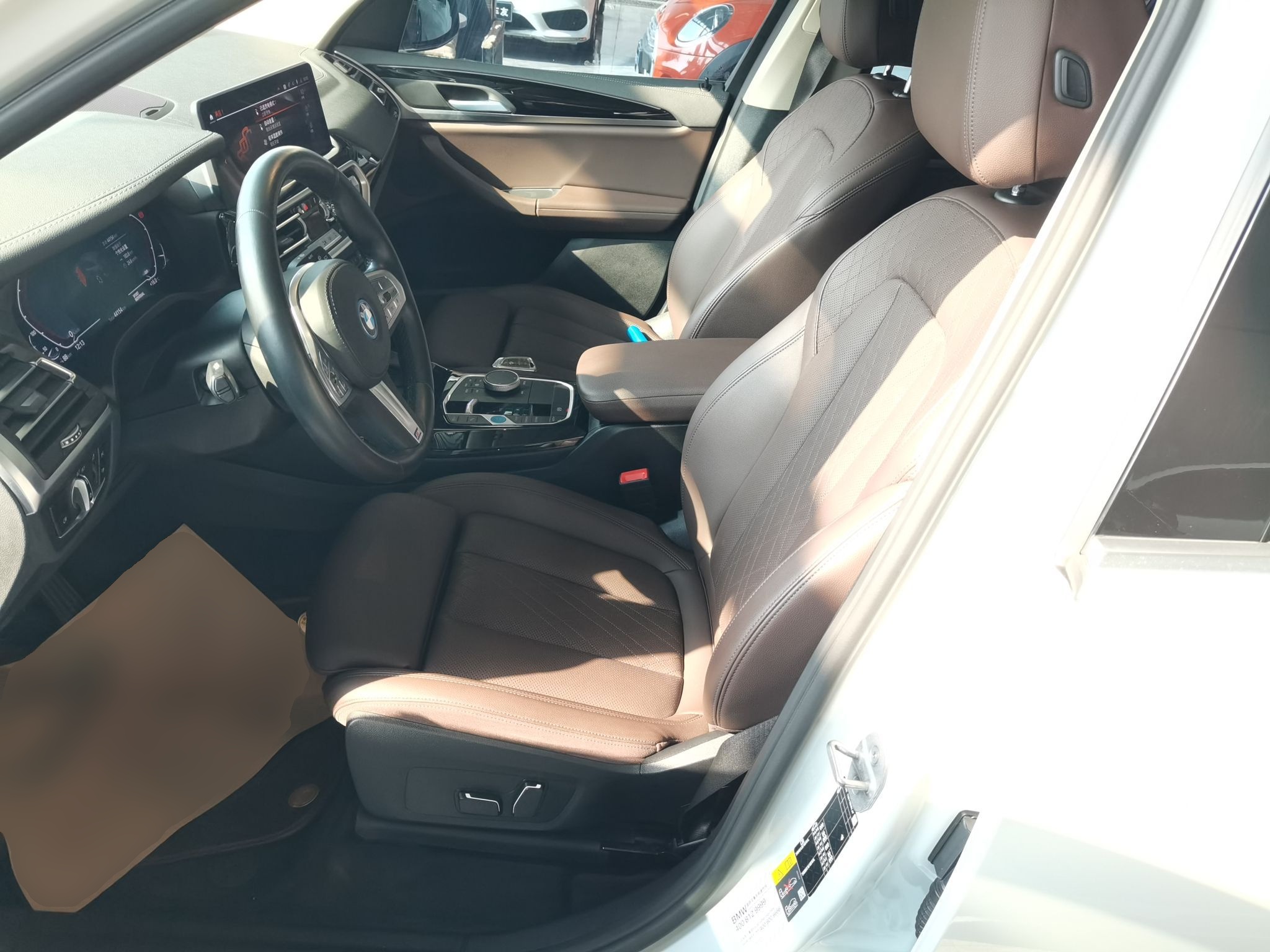 Переднее сиденье в автомобиле