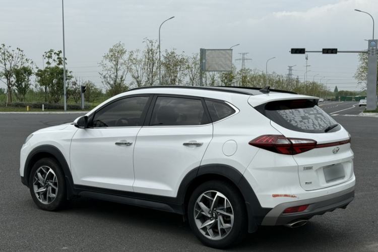 Used Hyundai Tucson 2019 280TGDi Dual-Clutch Two-Wheel Drive Fashion Edition China VI Standard
