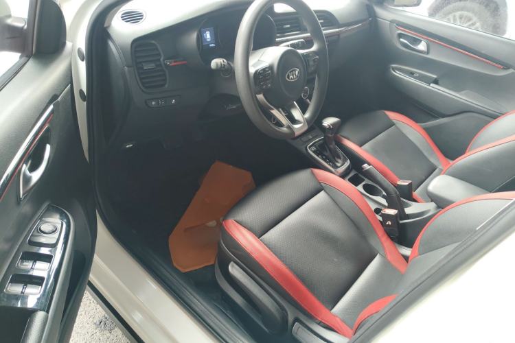 Used Kia KX Cross 2017 1.4L AT GLS Driver Seat