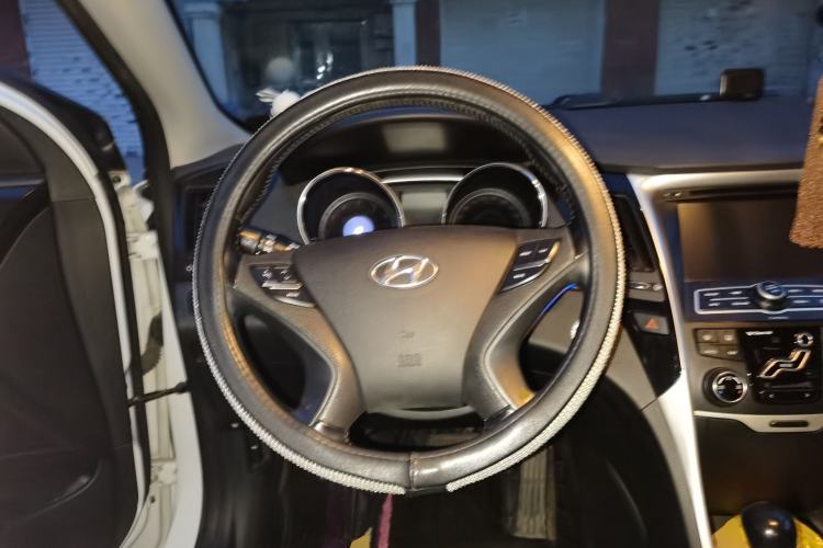 Used Hyundai Sonata 2013 2.0L Automatic Luxury Edition Steering Wheel