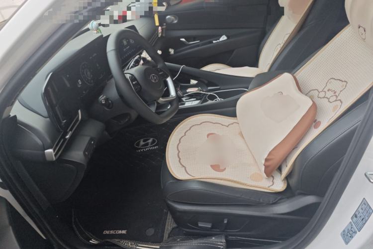 Used Hyundai Elantra 2023 1.5L CVT LUX Prestige Edition
