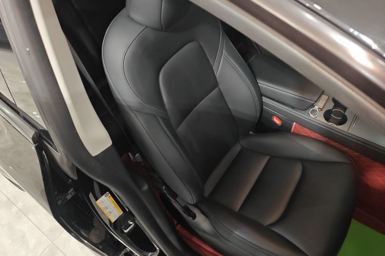 Used Tesla Model Y 2023 Rear-Wheel-Drive Version Right Front Seat