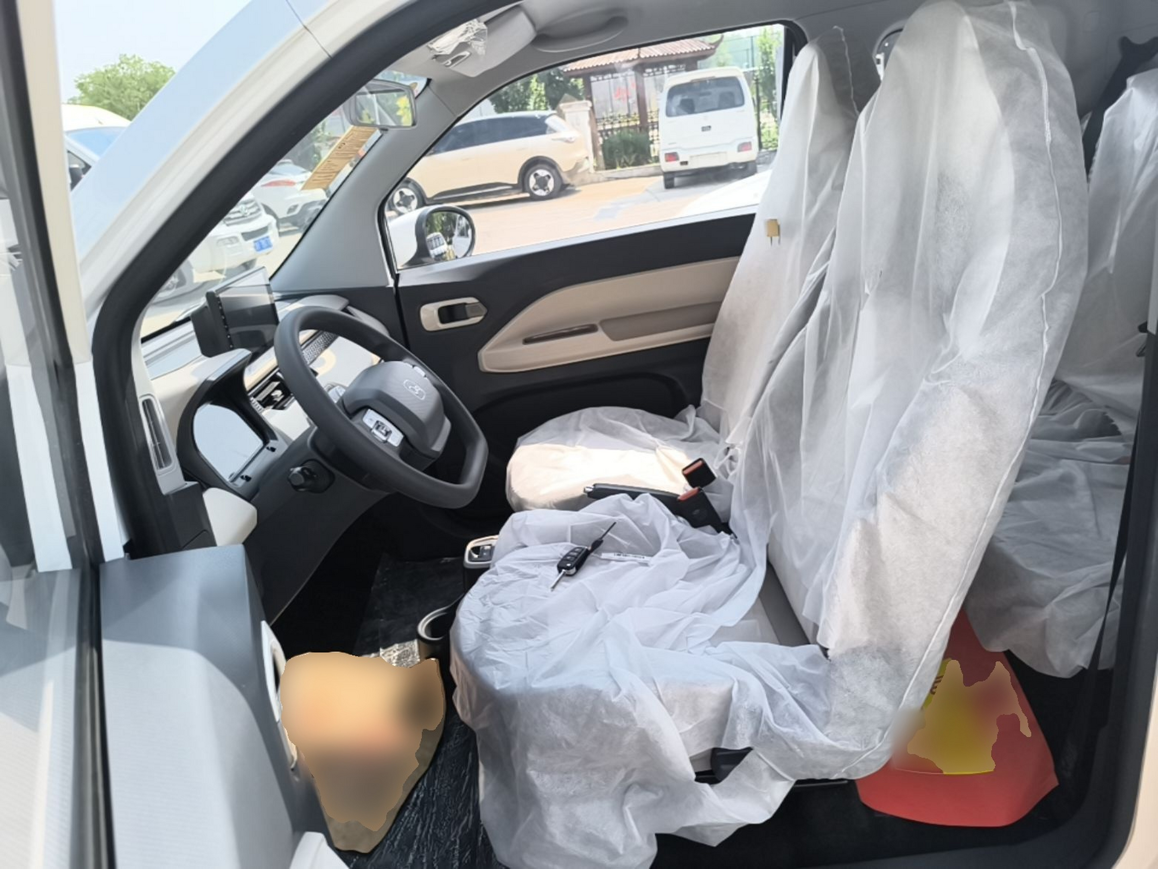المقاعد الأمامية داخل السيارة