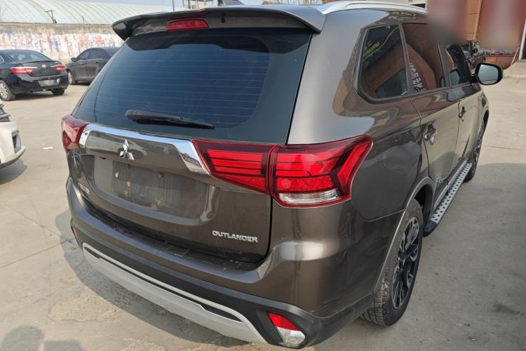 Used Mitsubishi Outlander 2019 2.0L Two-Wheel Drive Comfort Edition 5 Seats China V Standard
