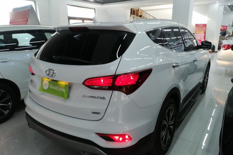 Used Hyundai Santa Fe 2017 2.0T Automatic All-Wheel Drive Smart 7-Seater Rear Right 45 Deg
