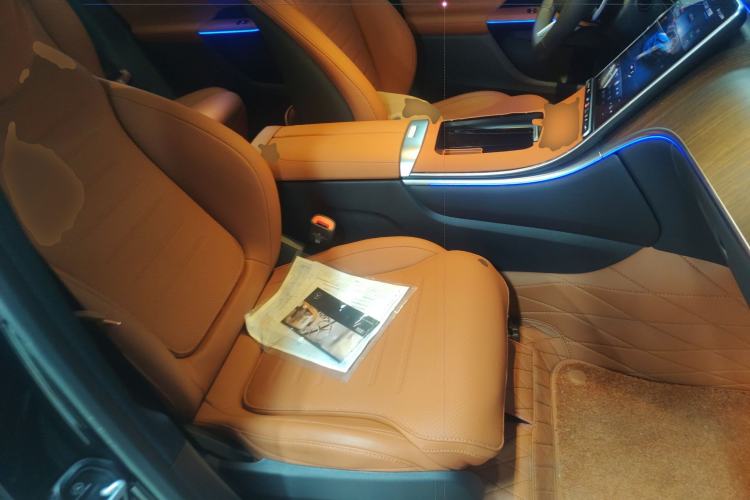 Used Mercedes-Benz GLC 2025 Refreshed GLC 300 L 4MATIC Dynamic Version 5 Seats Right Front Seat