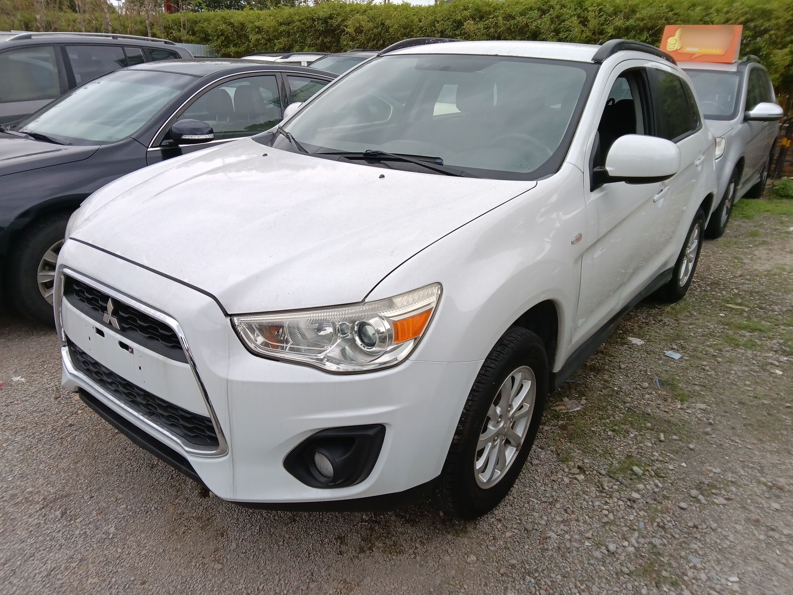 Под передней частью автомобиля