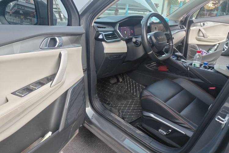 Used Lynk & Co 06 EM-P 2022 PHEV 84 km Range Pro Version Driver Seat