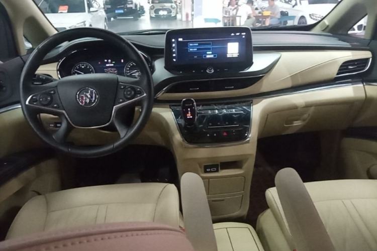 Used Buick GL8 2023 Facelifted Land Cruiser Executive Luxury Version
